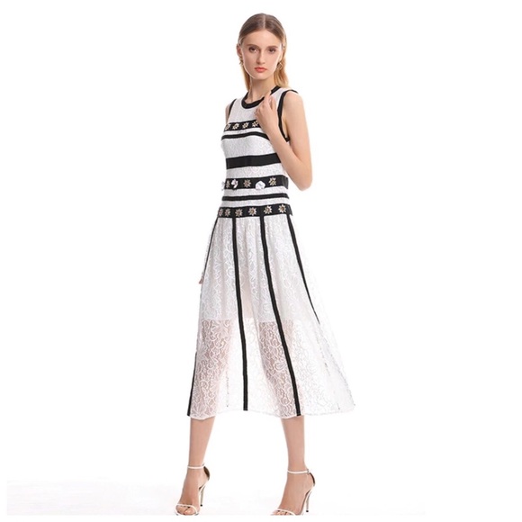 The HILDEE Embellished Lace Dress - Picture 3 of 8